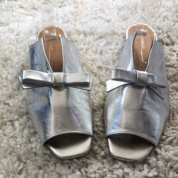 Intentionally blank silver bow slip on shoes 7 - Picture 3 of 6